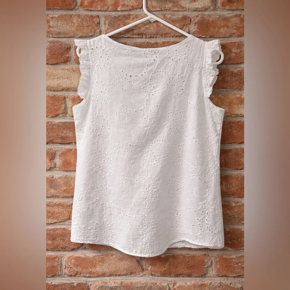 NWT, Valentina Naldi, made in Italy, 100% cotton eyelet top - Picture 2 of 3